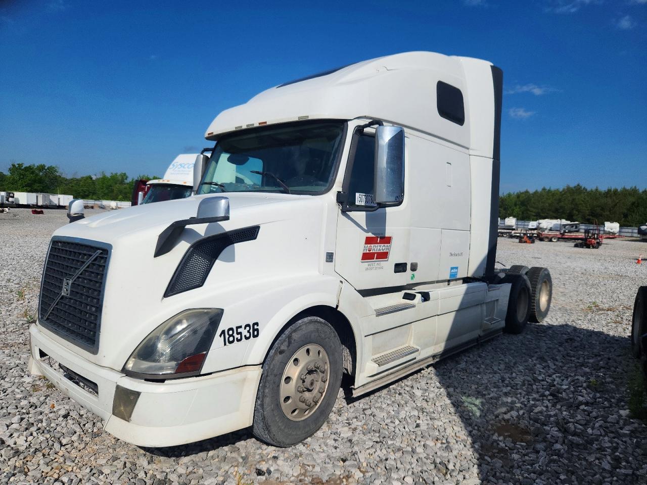 2014 Volvo VNL Semi Truck