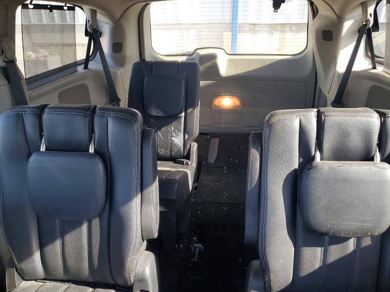 2013 Chrysler Town & Country Touring l