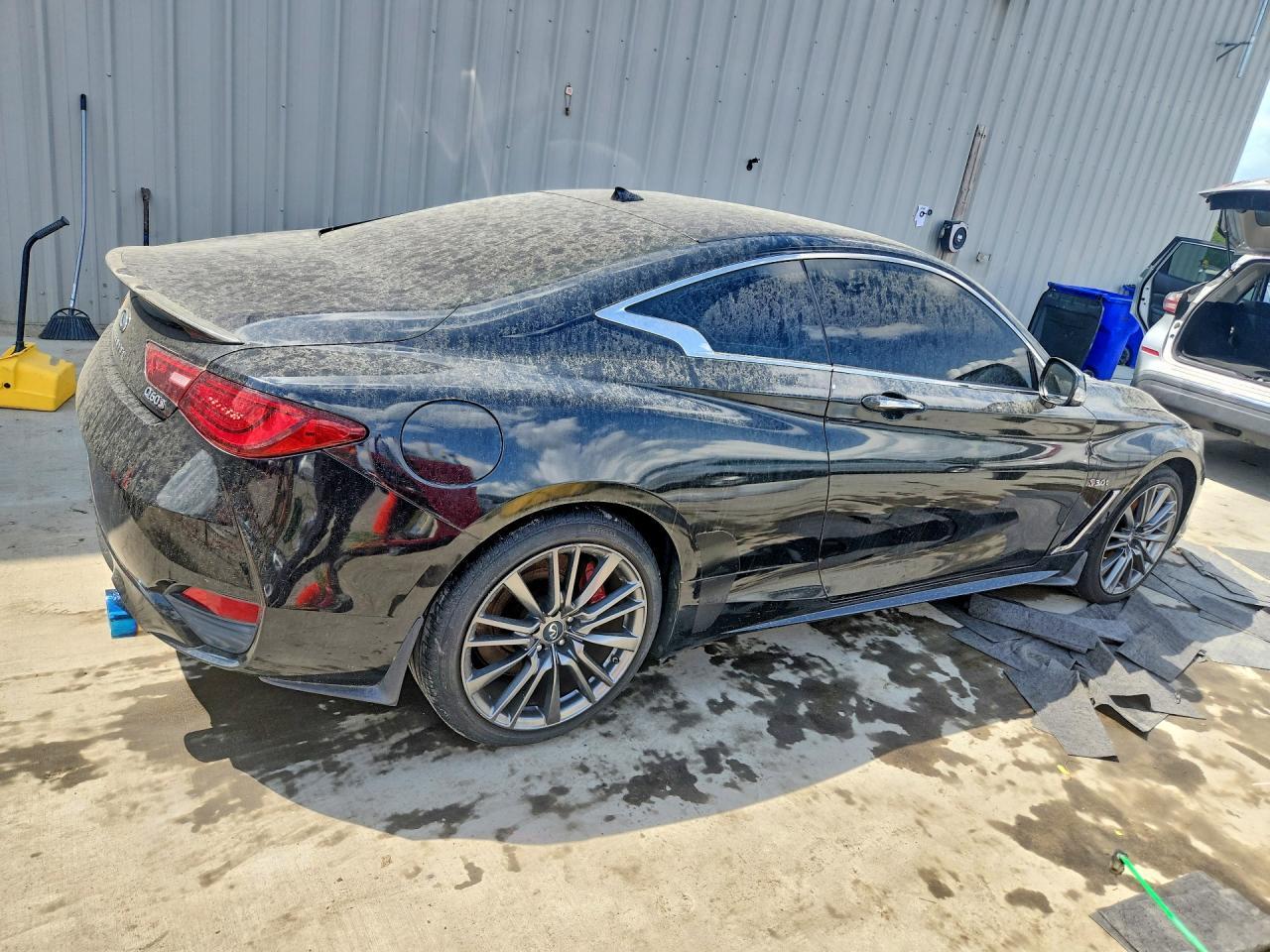 2017 Infiniti Q60 red Sport 400