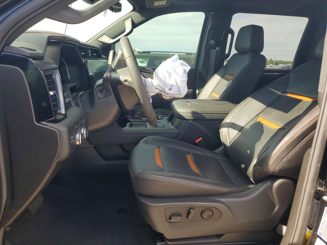 2025 GMC Sierra K2500 AT4