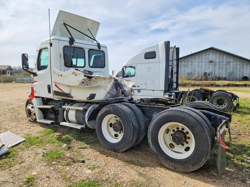 2022 Freigliner 2022 Freightliner Cascadia 126 Semi Truck