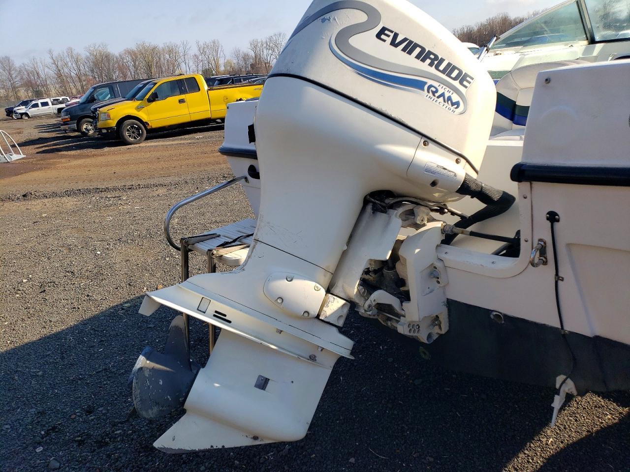 2000 STR Boat