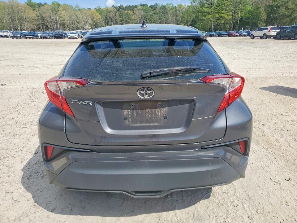 2022 Toyota C-hr xle