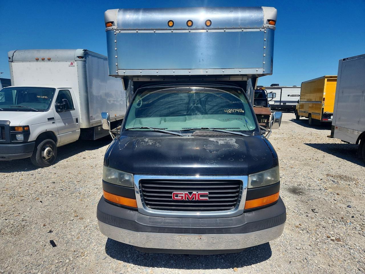 2004 GMC Savana BOX Truck