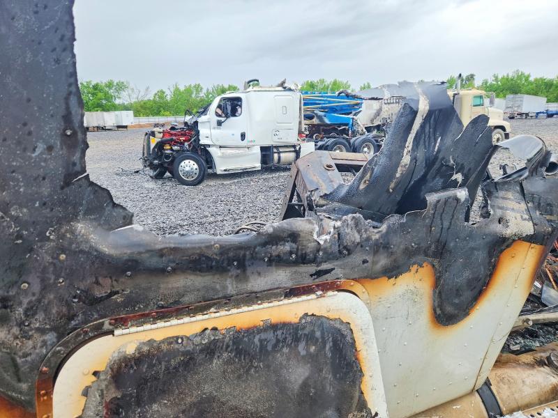 2007 International L9427 Semi Truck
