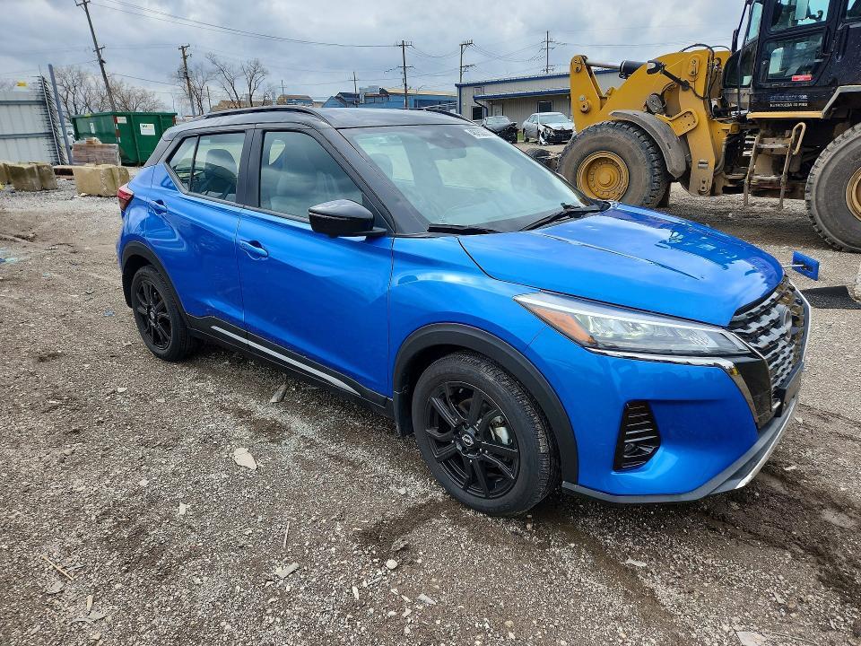 2023 Nissan Kicks sr