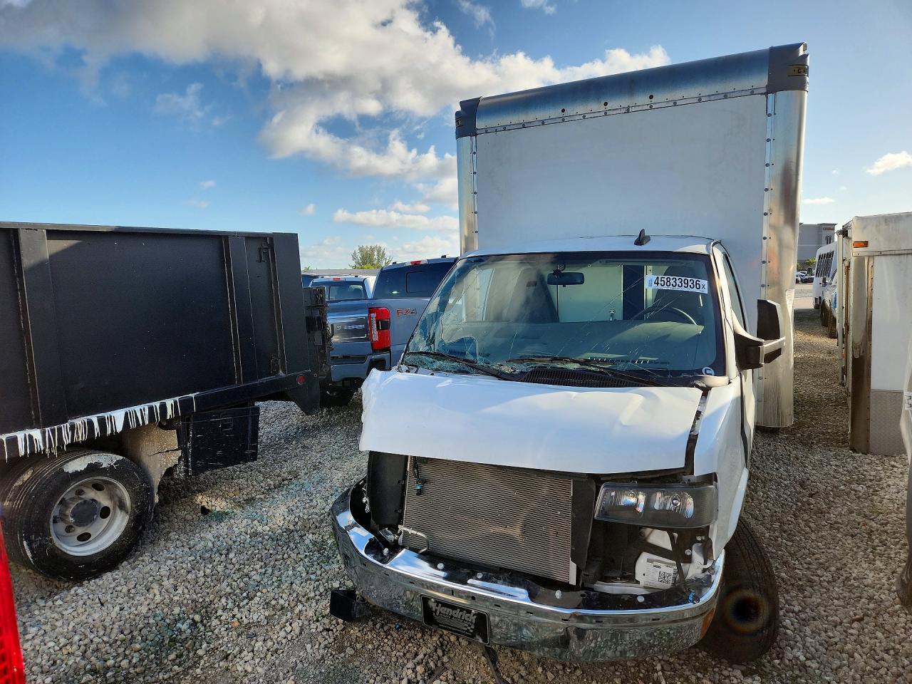 2025 GMC Savana BOX Truck