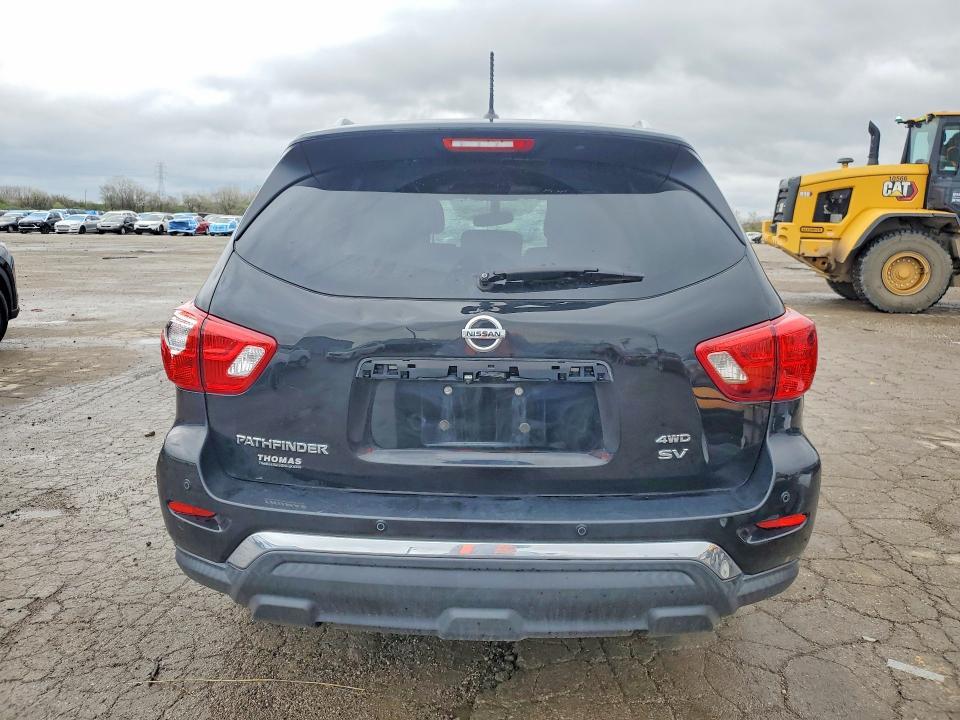 2017 Nissan Pathfinder sv