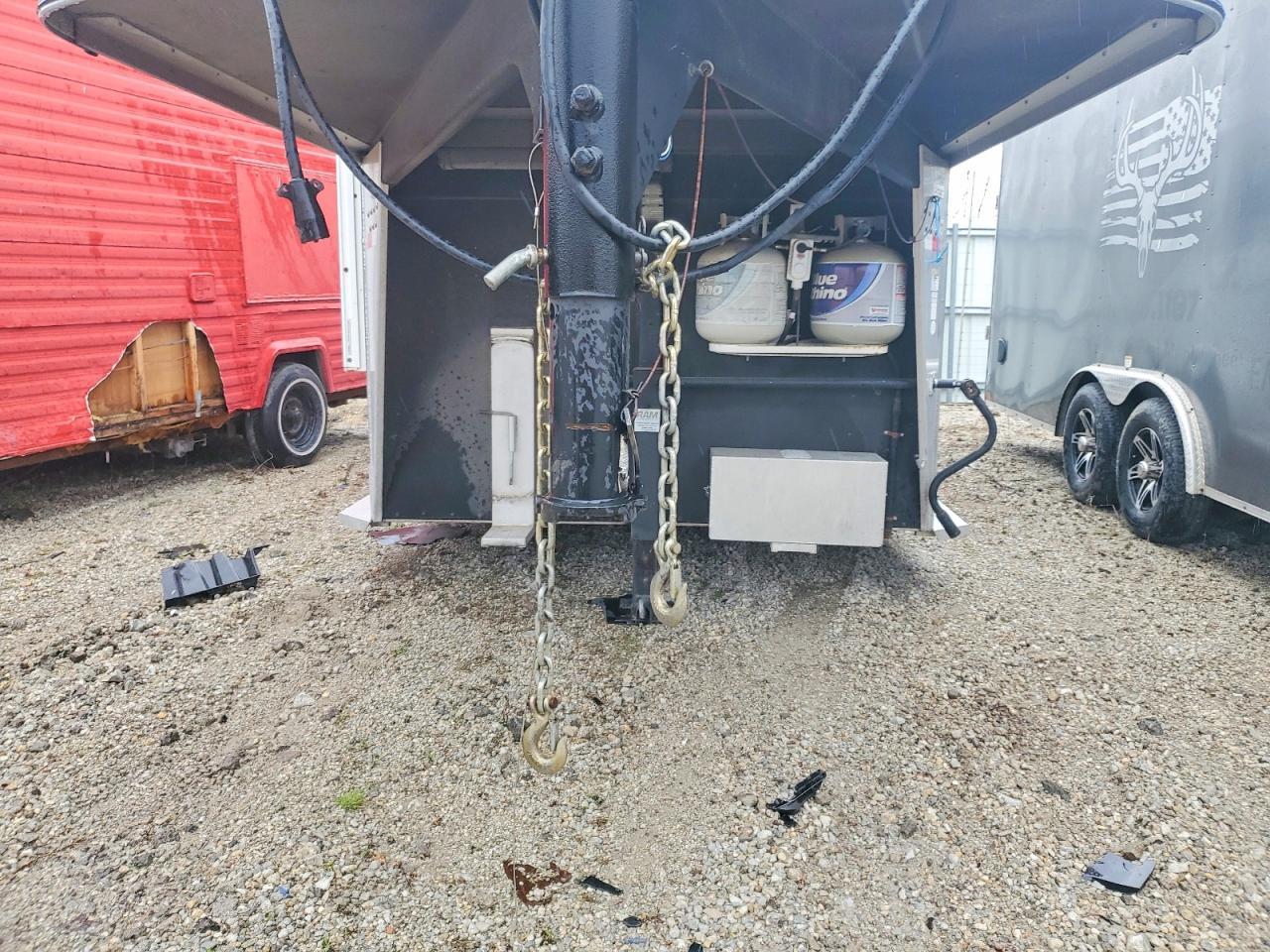 2013 Sundowner Horse Trailer