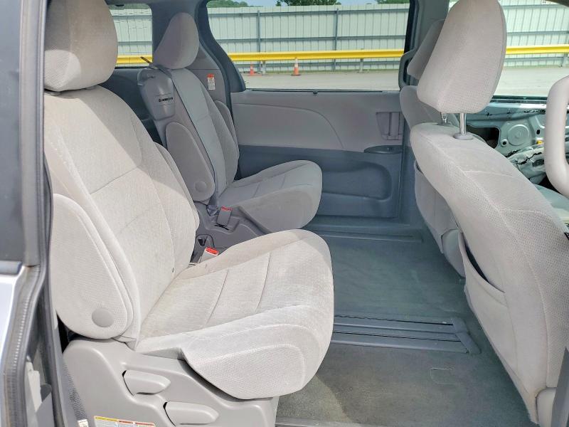 2017 Toyota Sienna le