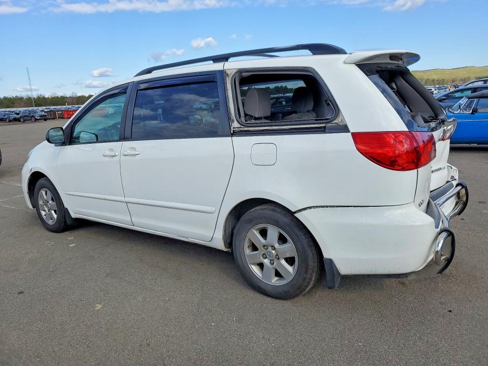 2010 Toyota Sienna le 7-passenger