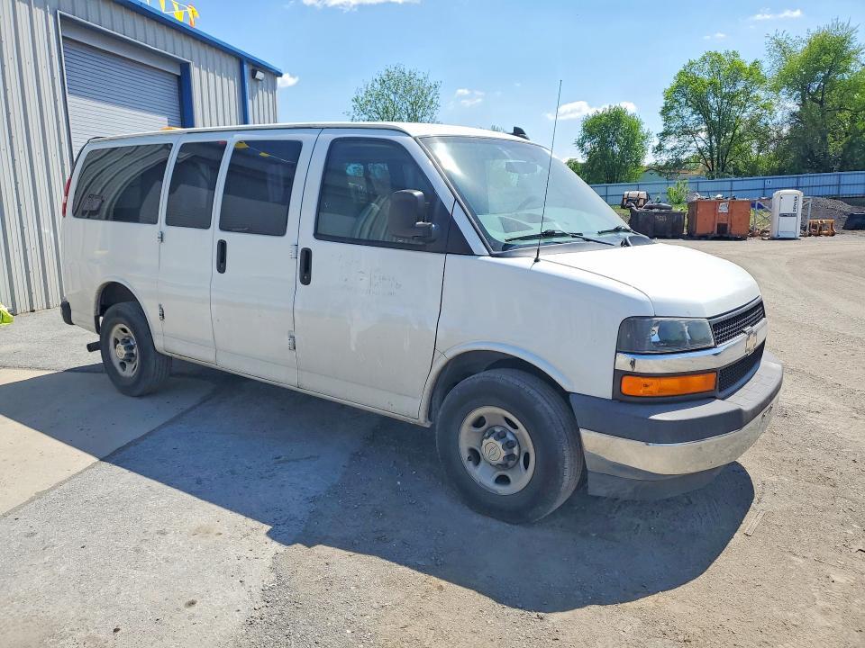 2017 Chevrolet Express G2500 lt