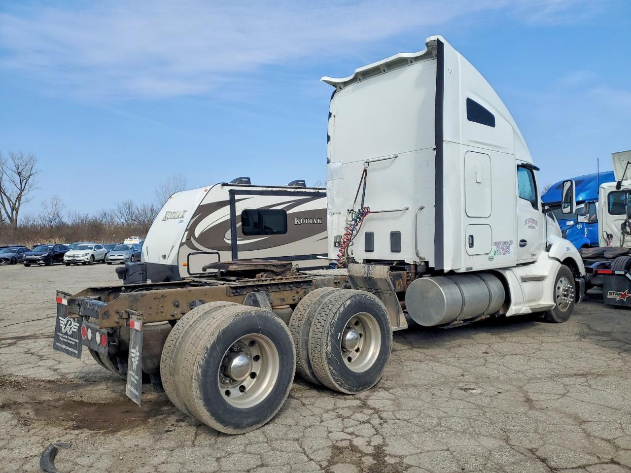 2014 Kenworth T680 Semi Truck
