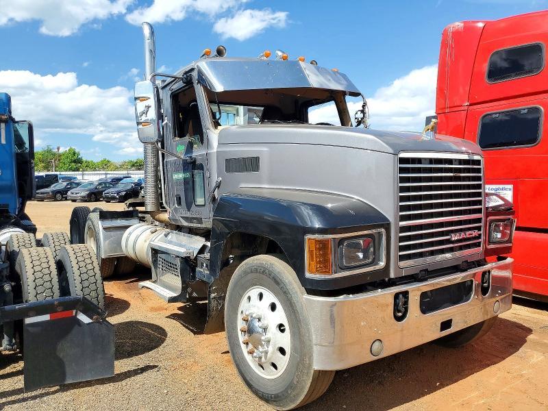 2020 Mack Pinnacle Semi Truck