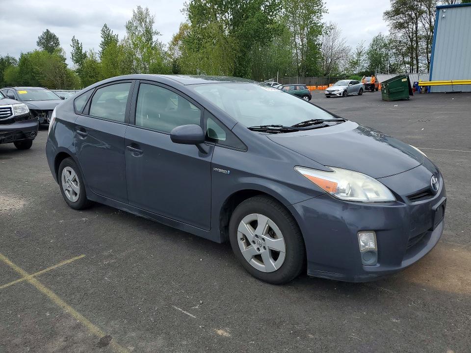 2010 Toyota Prius iii