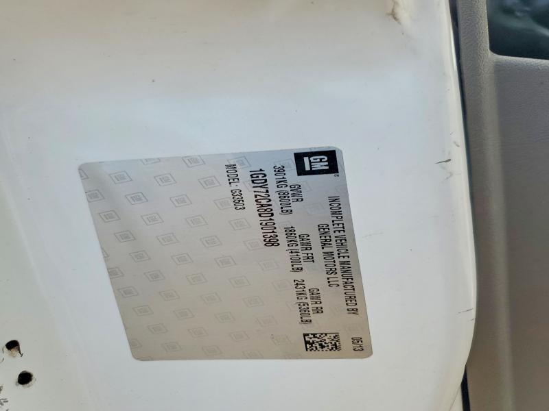 2013 GMC Savana box Truck