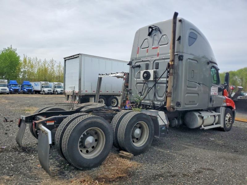 2009 Freigliner 2009 Freightliner Cascadia Semi Truck