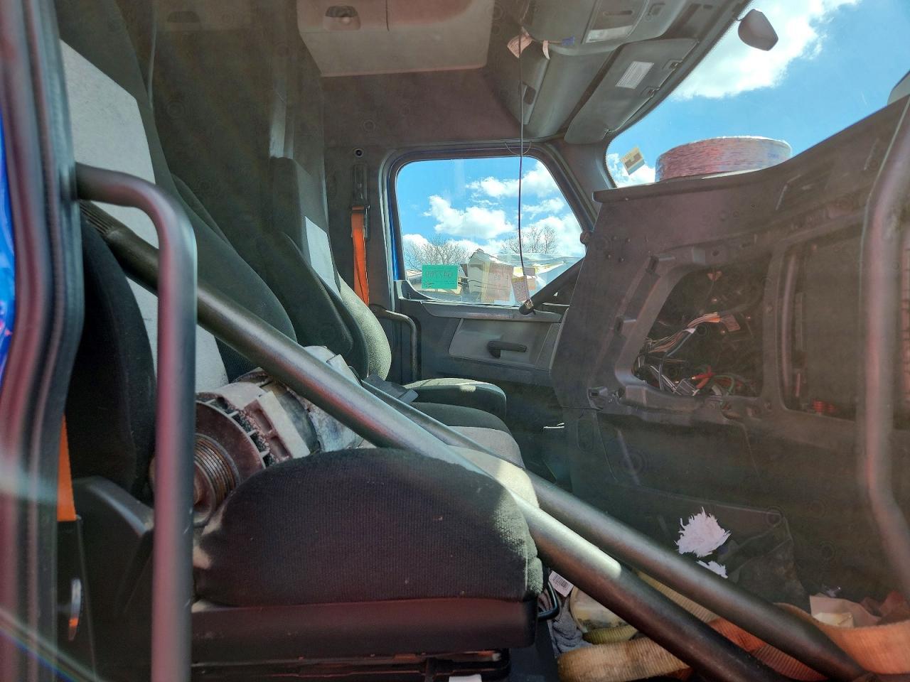 2020 Freightliner Cascadia 126