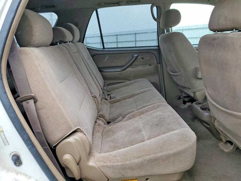 2004 Toyota Sequoia SR5