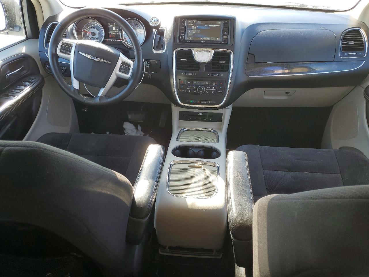 2014 Chrysler Town & Country Touring