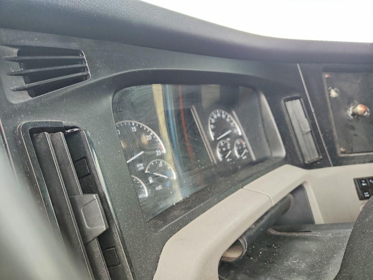 2020 Freightliner Cascadia 126 Semi Truck