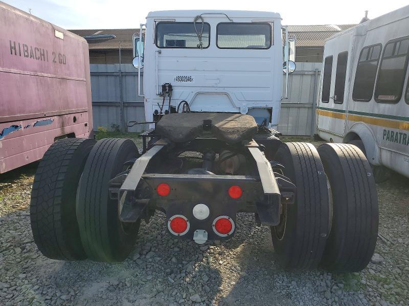 2004 Freightliner Medium CON-Truck Cab AND Chassis