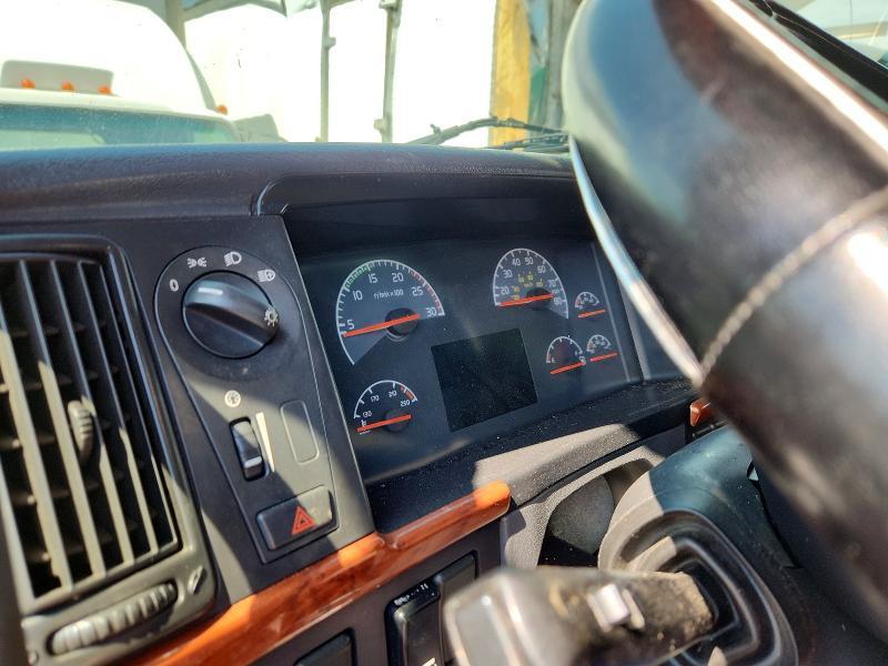 2007 Volv O VNL Semi Truck