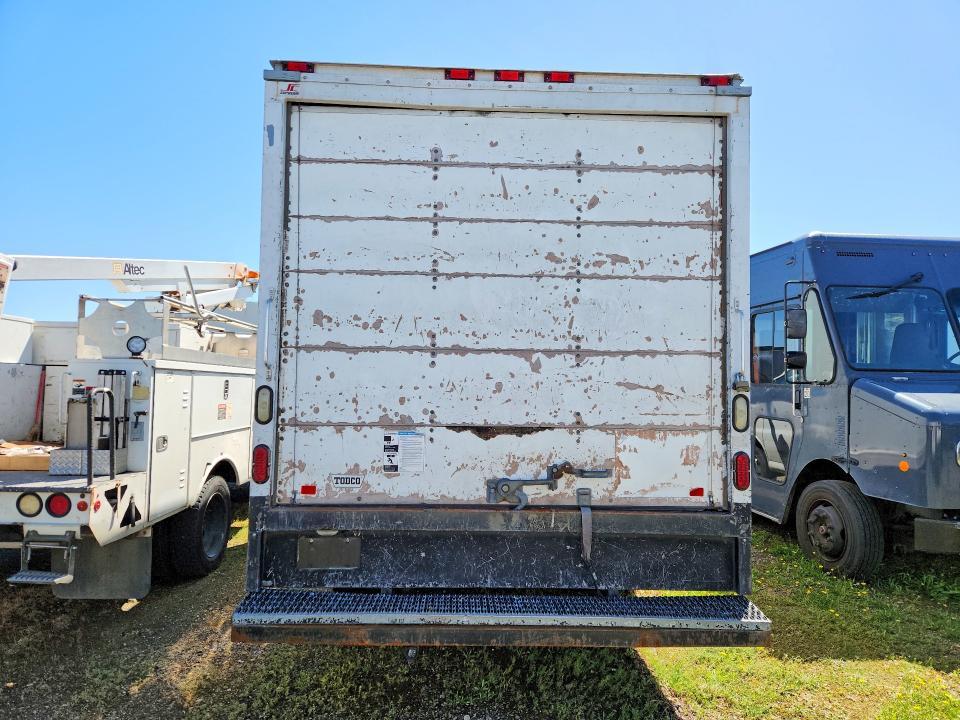 2013 Chevrolet Express box Truck
