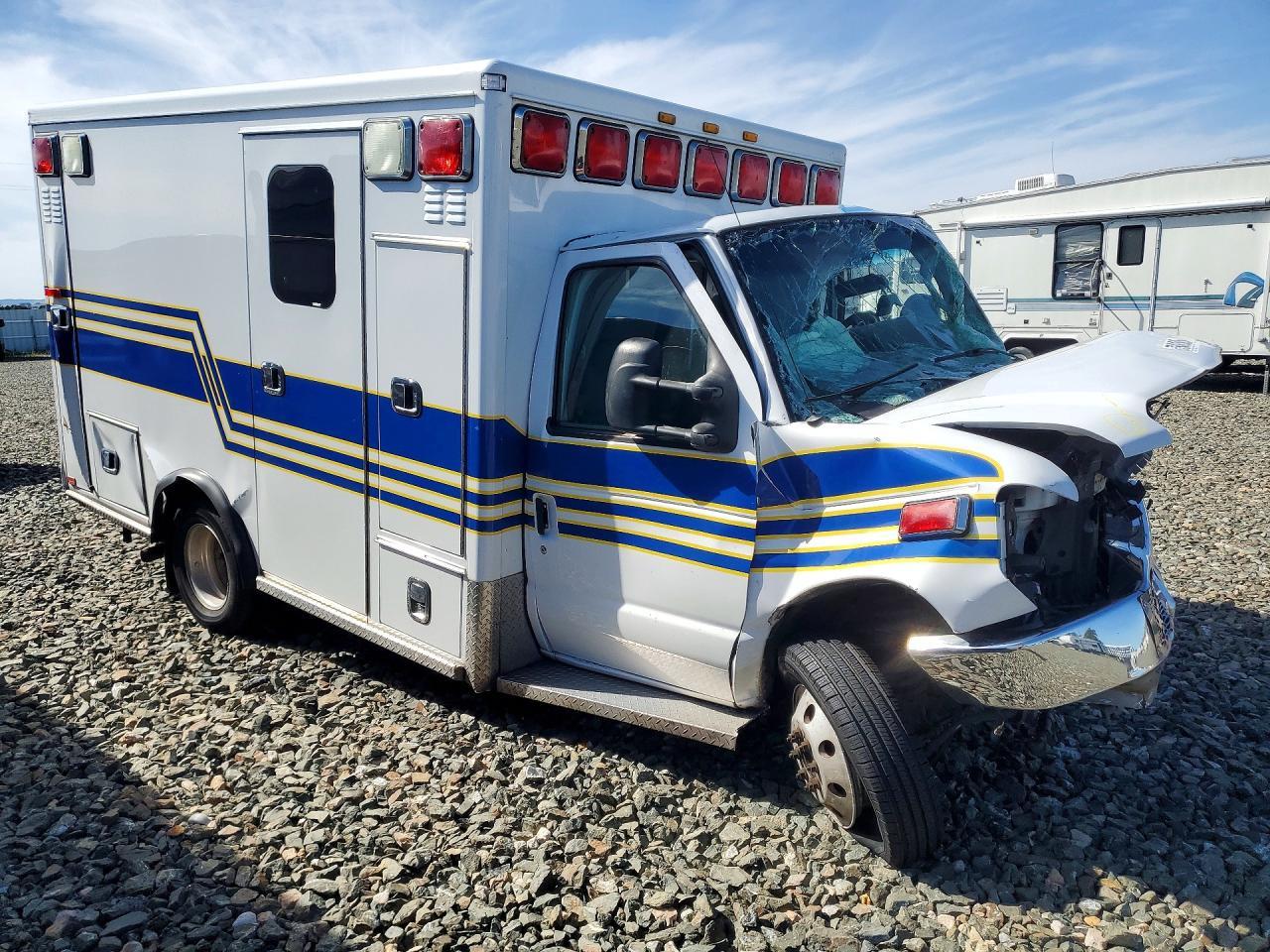 2017 Ford Econoline E350 Super Duty Cutaway Van