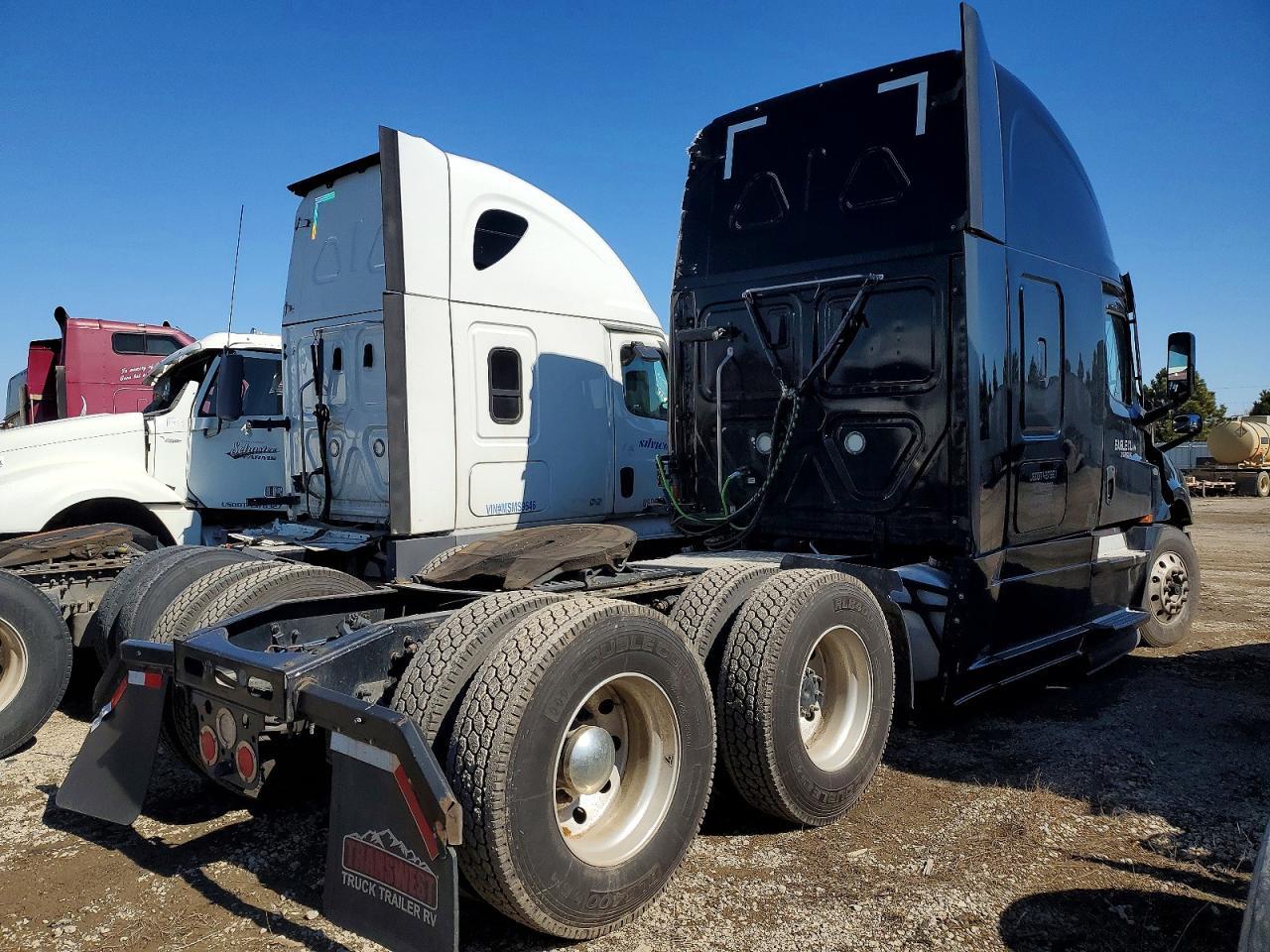 2022 Freightliner Cascadia 126 Semi Truck