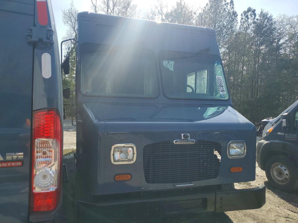 2021 Freightliner MT45G Chassis Delivery Truck