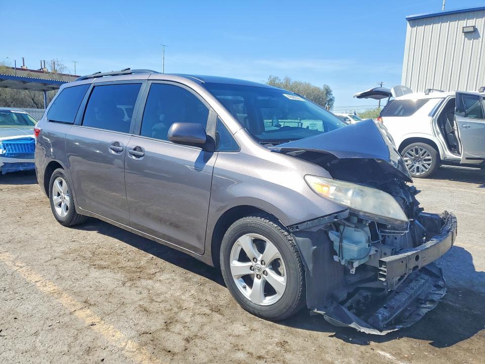 2015 Toyota Sienna le 8-passenger