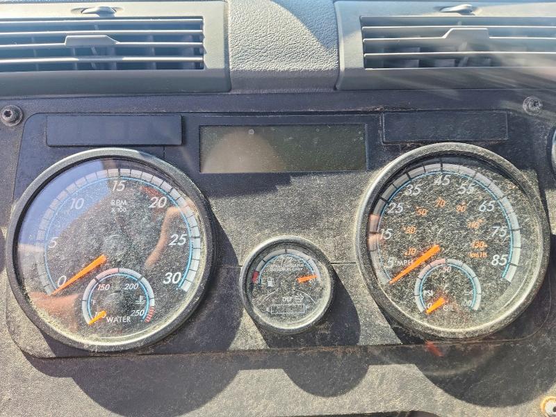 2015 Freightliner Cascadia 125 Semi Truck