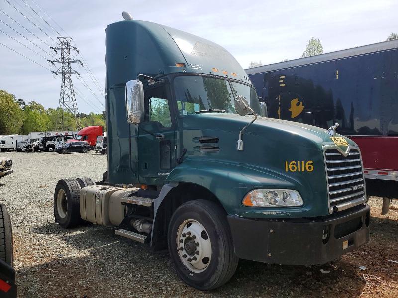 2017 Mack CXU613 Semi Truck