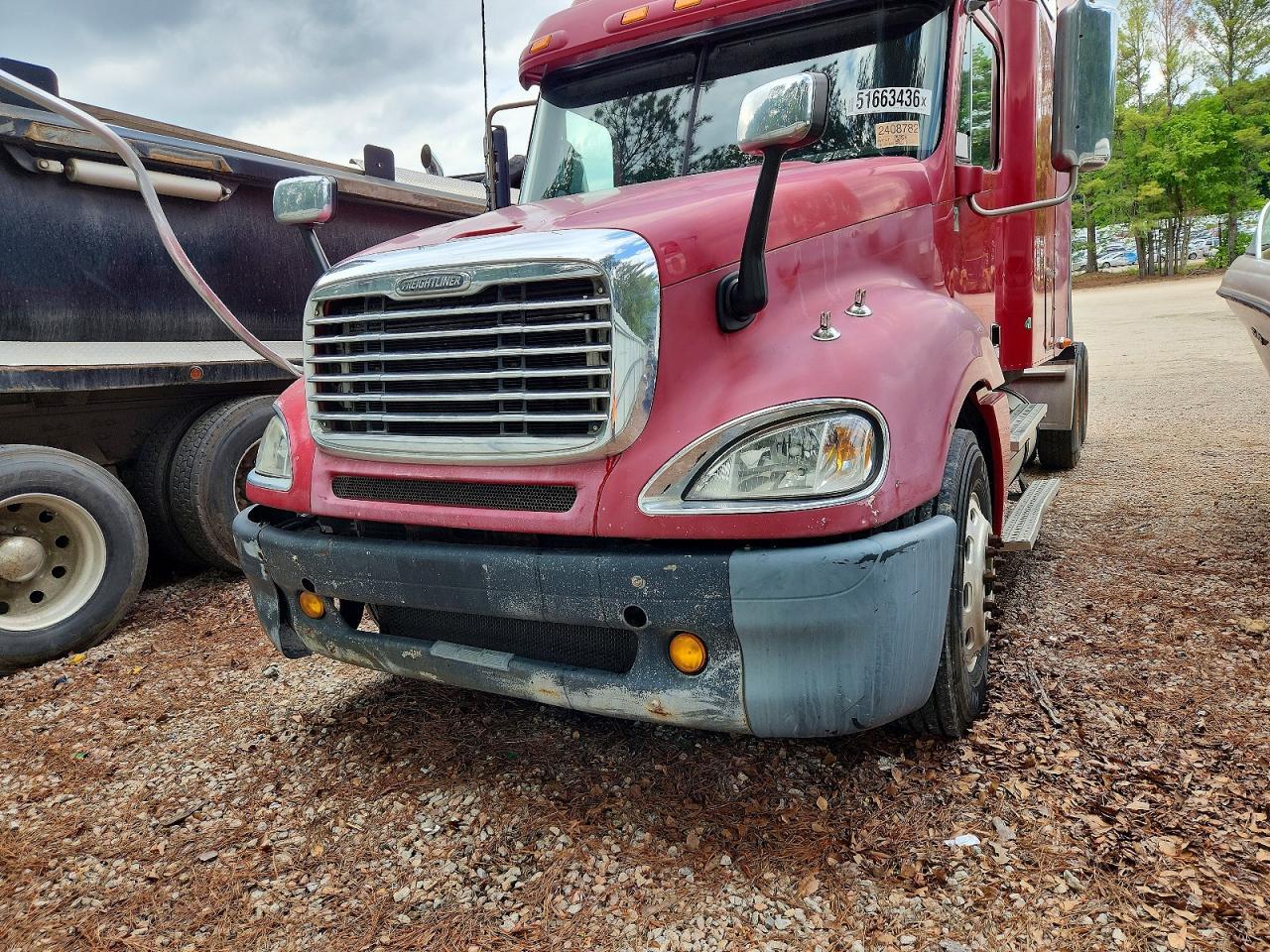 2009 Freigliner 2009 Freightliner Columbia 120 Semi Truck