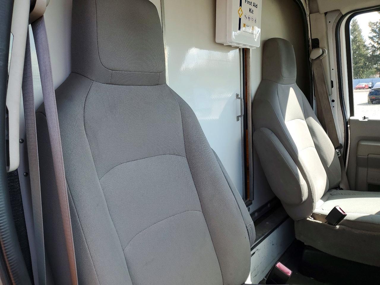 2010 Ford E350 BOX Truck