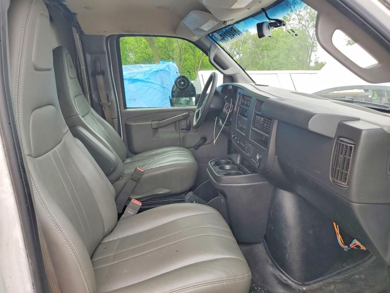 2020 Chevrolet Express BOX Truck
