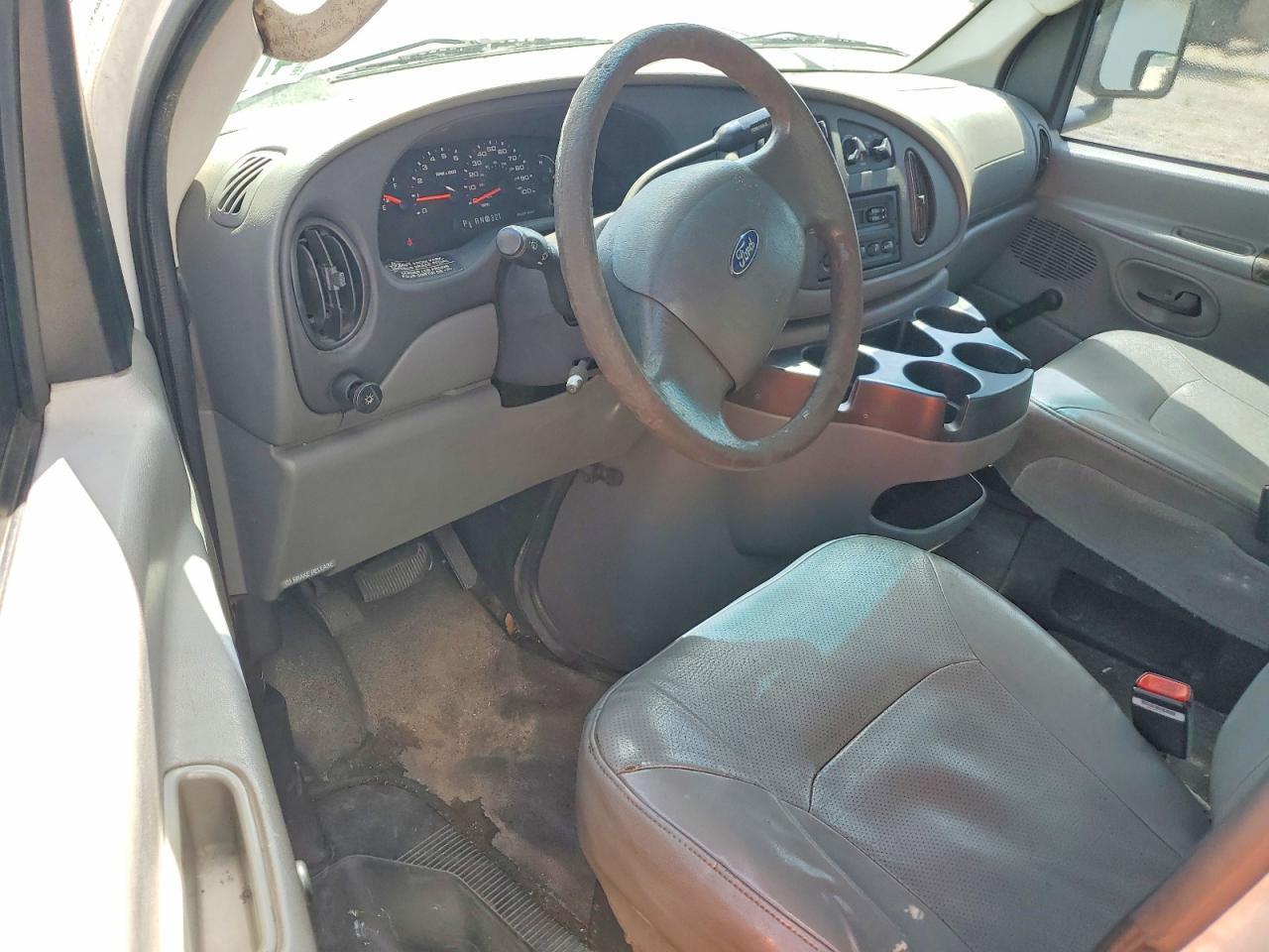 2006 Ford E350 BOX Truck