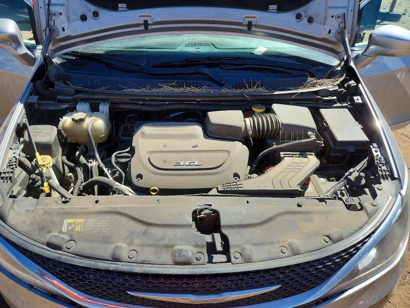 2017 Chrysler Pacifica Touring l
