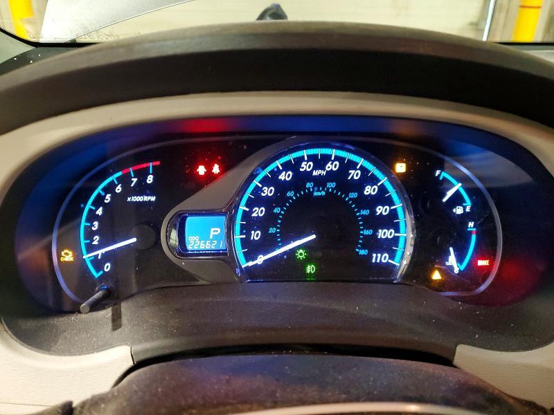 2011 Toyota Sienna xle 8-passenger
