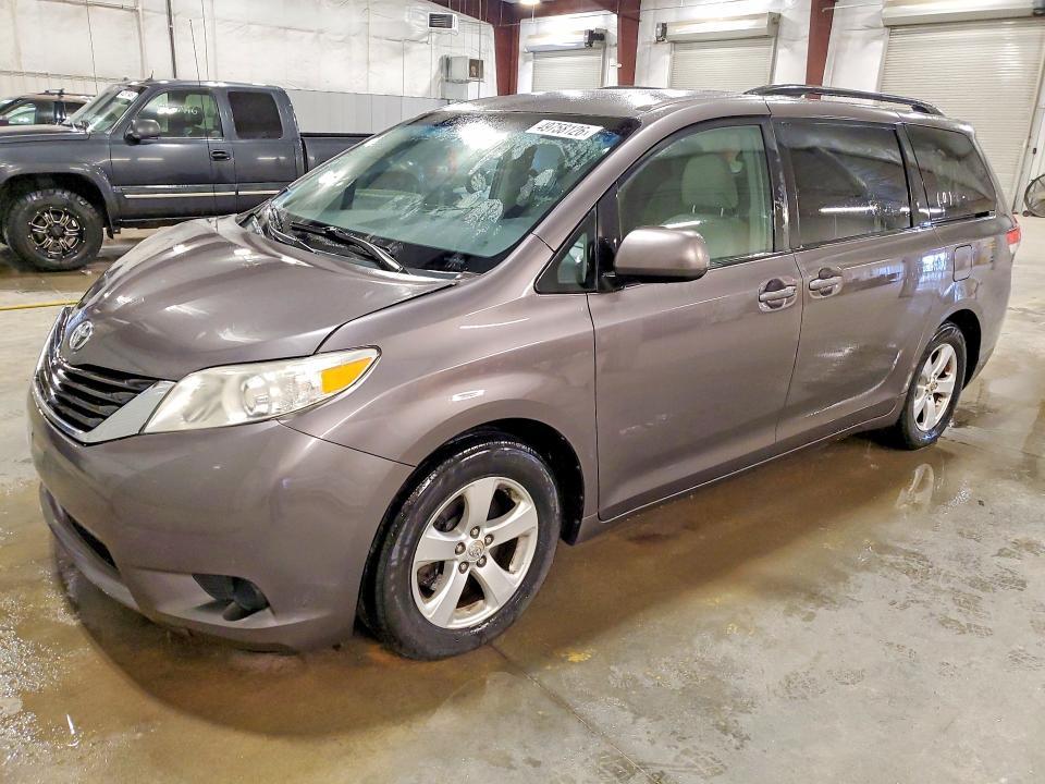 2012 Toyota Sienna le