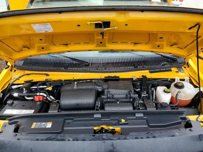 2022 Ford Econoline E450 Super Duty Cutaway Van