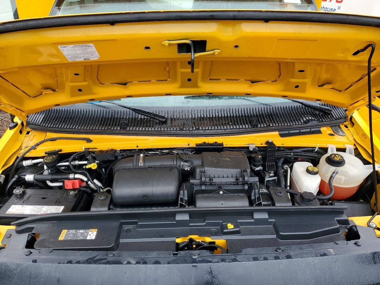 2022 Ford Econoline E450 Super Duty Cutaway Van