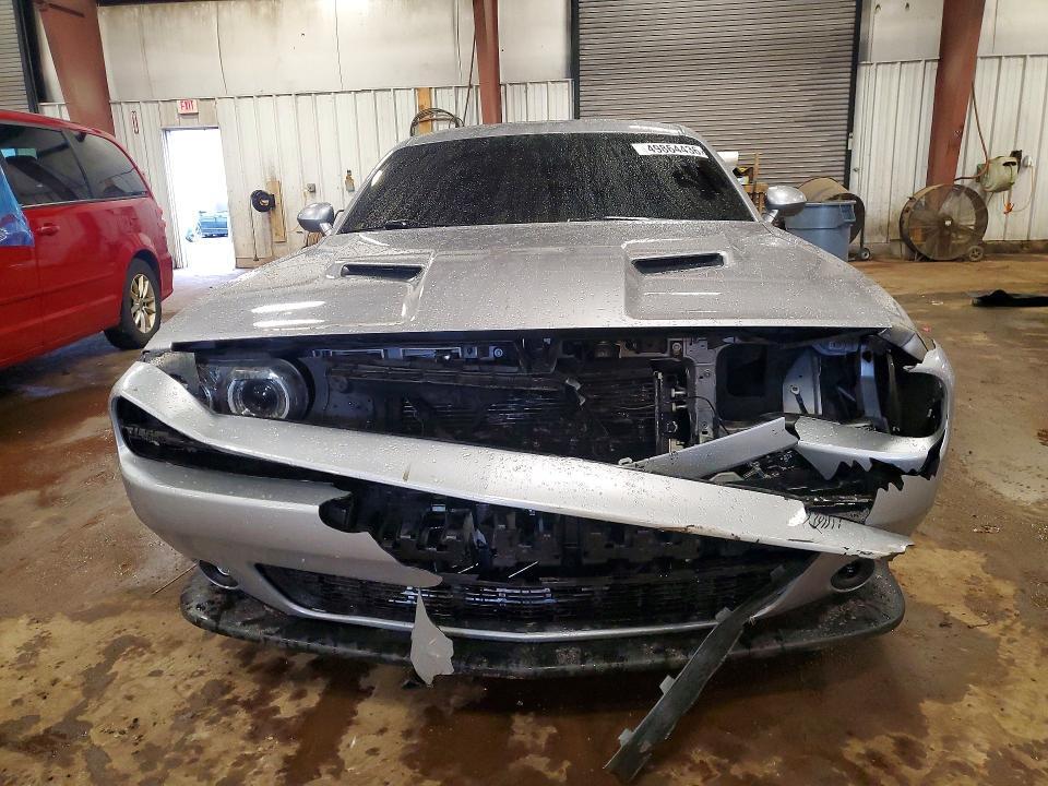 2016 Dodge Challenger r