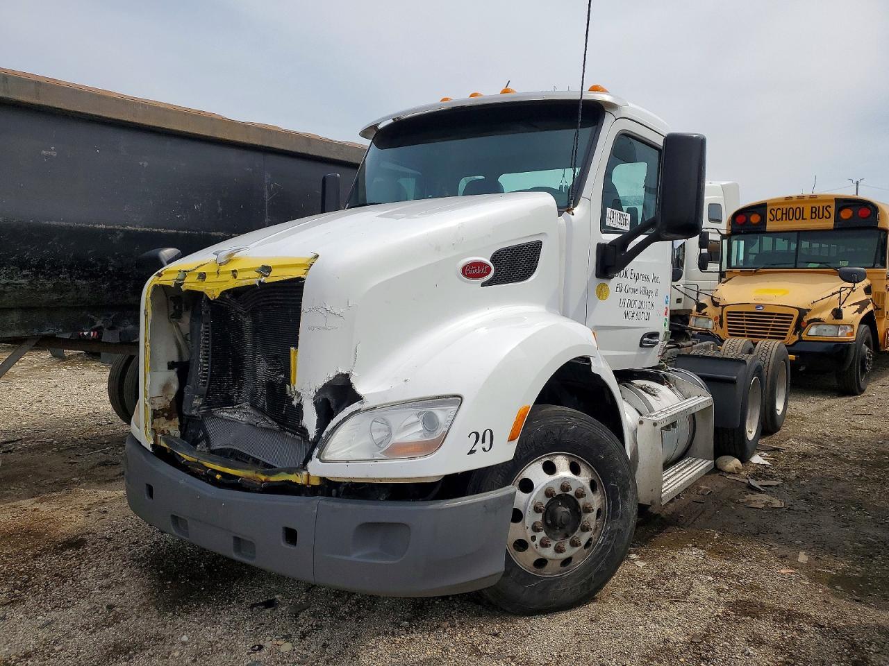2017 Peterbilt 579 Semi Truck