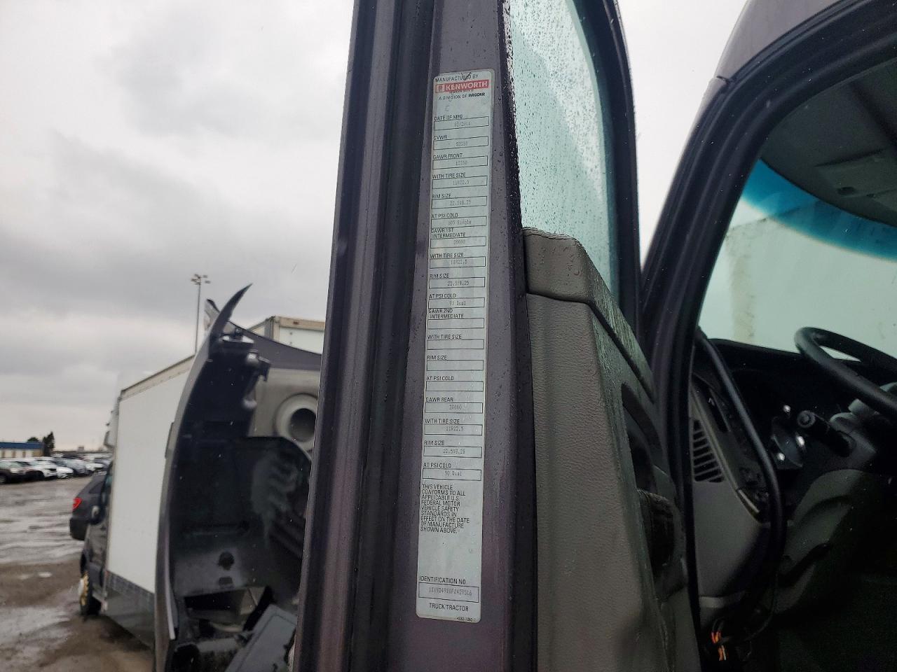 2015 Kenworth T680 Semi Truck