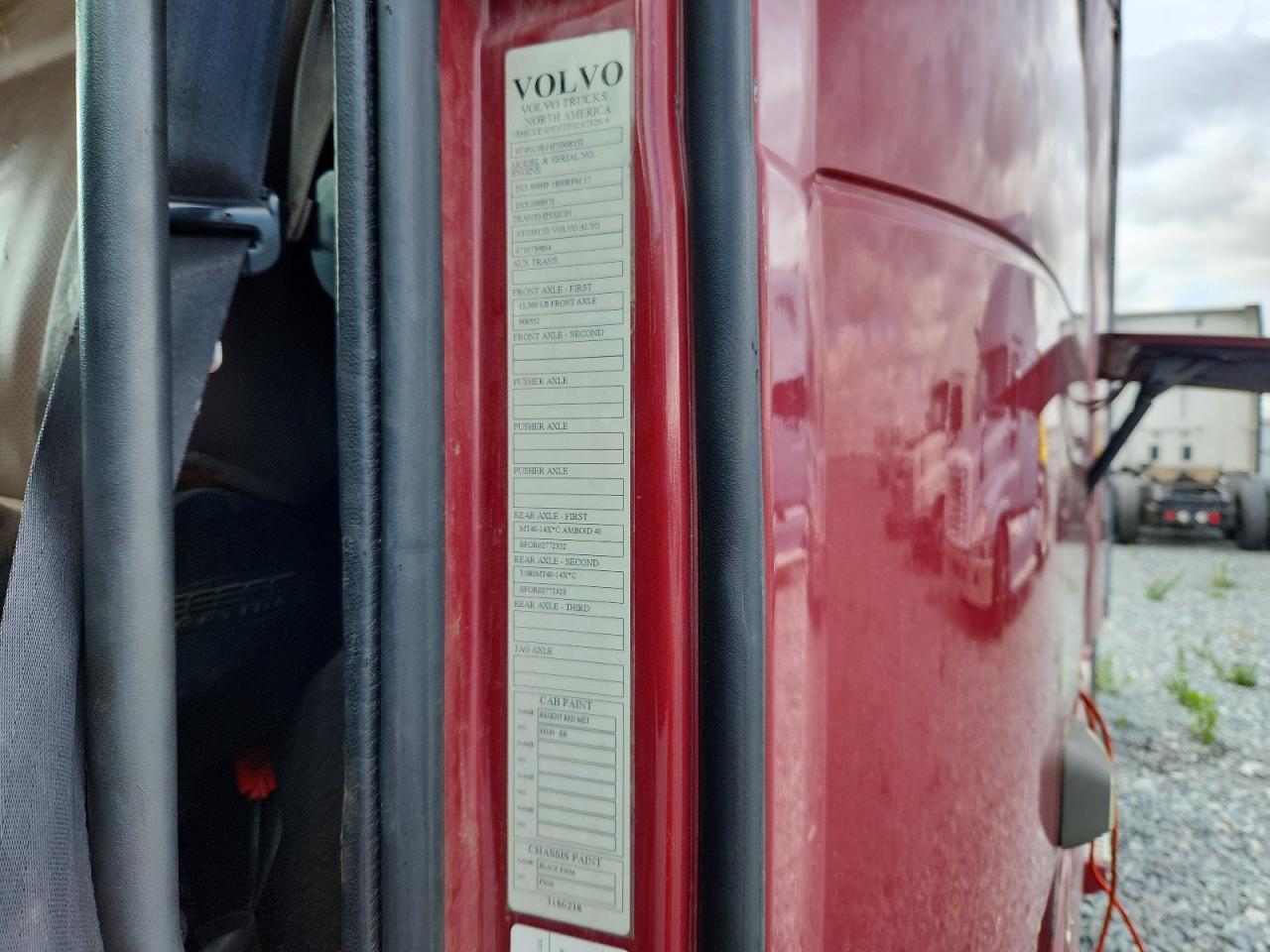 2015 Volv O VNL Semi Truck