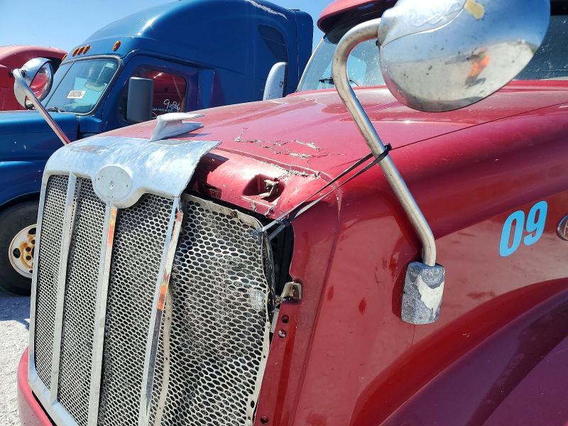 2016 Peterbilt 587 Semi Truck