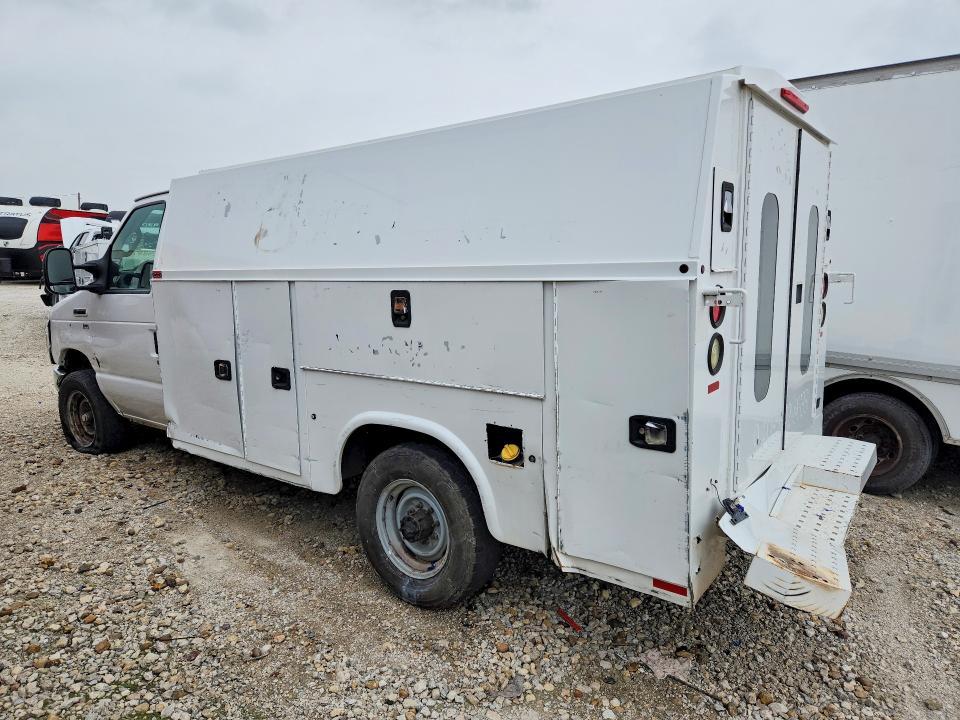 2014 Ford Econoline E350 Super Duty Cutaway Van