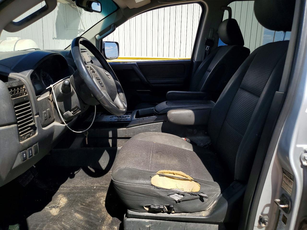 2014 Nissan Titan SV